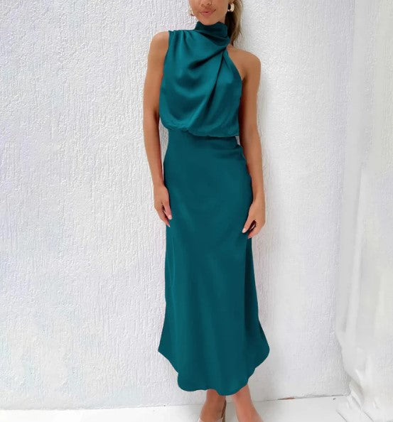 Mia – champagnergrünes, schwarzes neckholder-maxikleid aus satin