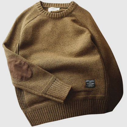 Warmer herrenpullover in klassischen farben